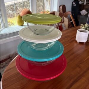 Pyrex Glass Nesting Bowls with Multicolor Lids